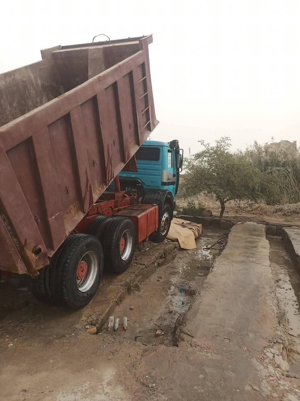 سياره البي موديل 75 مكينه 130 كير 111 مجموعه افيكو شاصي غير مكفول رقم نينوى صدامي بالسنويه راس تريله سعرها 115 وبيها مجال والشاصي غير مكفول وصاحبهه الشرعي عنوانه موصل بعشيقه السياره حالياً موجوده بالديوانيه بالحمزه الشرقي وهذا رقم صاحبها ***********
