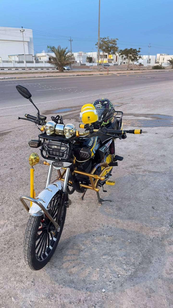 يالله دراجه ايراني موديل 25 بعده بوضع شركه محرك 200ضاغطه وزنجيل سيبي اف يعني تنسه شي اسمه رجه دراجه ماشالله عليهاا  مجنبزه كامله
وياه منفيس مكان رمادي سعر ١١٠٠ يعني مليون ١٠٠ قفل قفل قفل  مو شراي لا تتصل رقم *********** للستفسار
