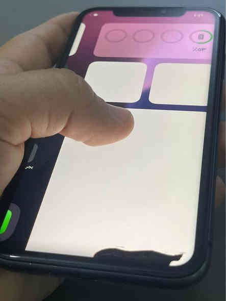 السلام عليكم شباب ايفون 11عادي 
مبدل فقط شاشه وبيها ظربه مثل مموضه بصوره 
بطاريه 50
ذاكره 64
الظهر مكسور 
الجهاز كدامكم كلشي واضح
السعر :135وبي مجال 
المكان بغداد الغزاليه 
رقم او واتساب //*********** بغداد
