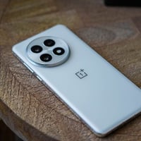 ون بلص 13 ابيض غراض ممفتوحه بطاريه 100 ذاكرة واحد تيرا نسخه صينية روم ...