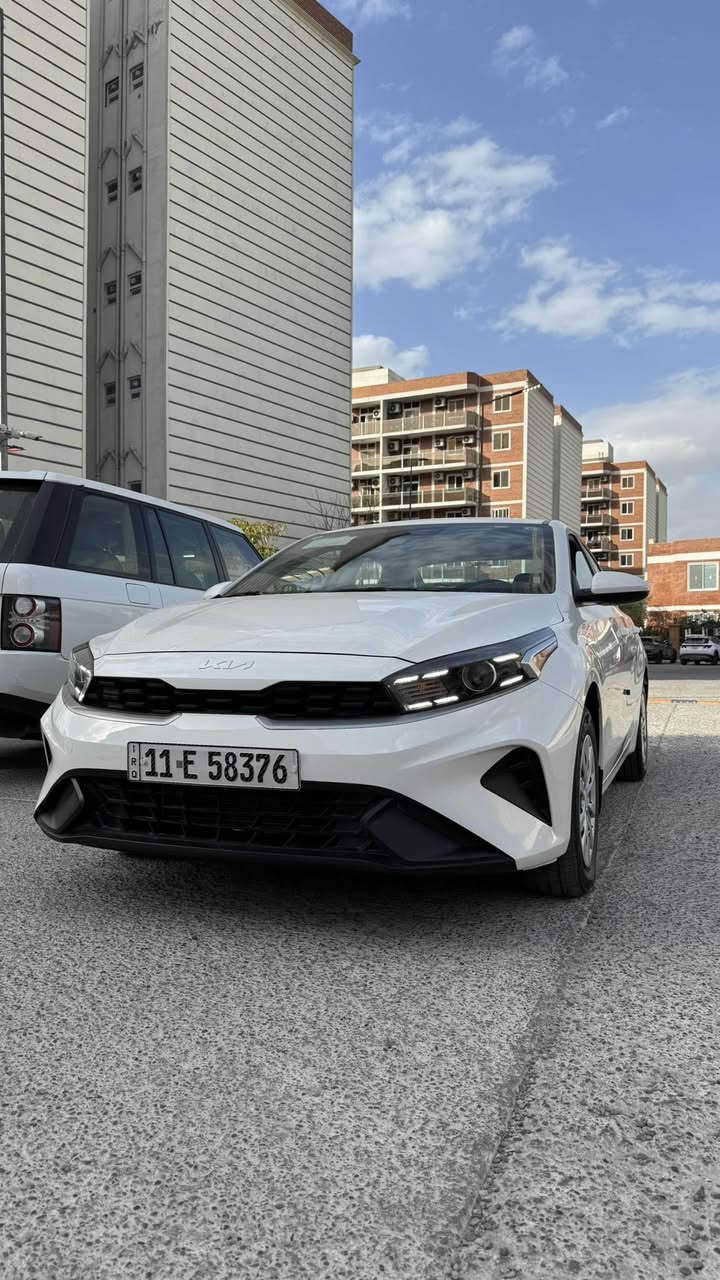 تحيه طيبه 
سيراتو 2024 ماشيه 26 كفاله عامه من الصبغ والبارد وضع الزيرو مكينه 2000 حساس خلفي داخل لونين رقم بغداد بسمي كامله من كلشي مدوشمه عام تايرات الشركه
مكاني بغداد الغزاليه 
السعر 185وبيه مجال بسيط
لتقارنه بل مشتغله تكسي والتعبانه
اخوان كلشي اكو بالسوك متعجبك اعبر المشنور
***********
