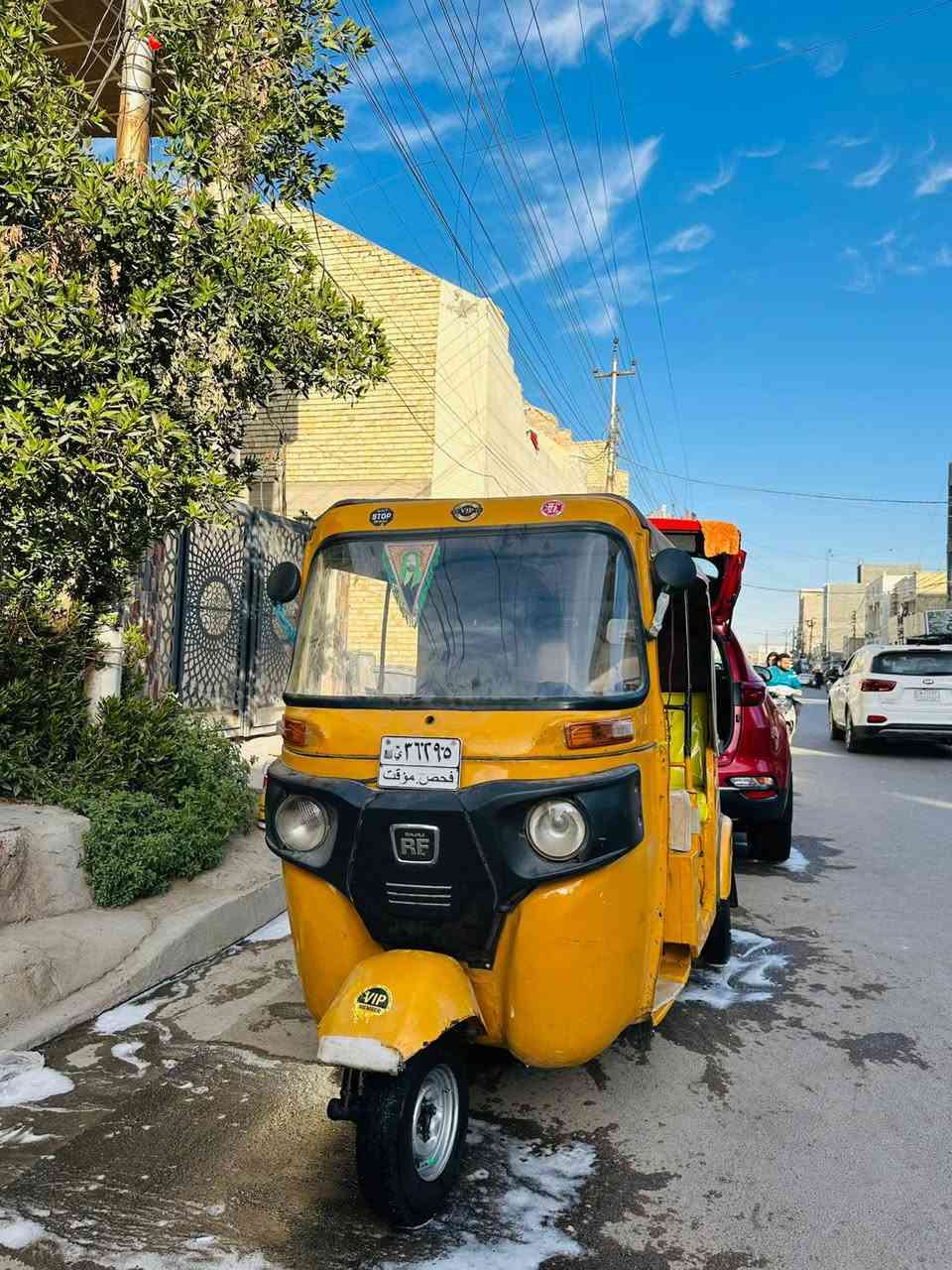 السلام عليكم تكتك موديل 18 شهر12 دخوليه 19 محرك 20 خير من الله مصبوغه عام رش وبيه بدي 20 السعر 4200وبيه مجال حك الجيه العنوان بغداد الشعب ***********
