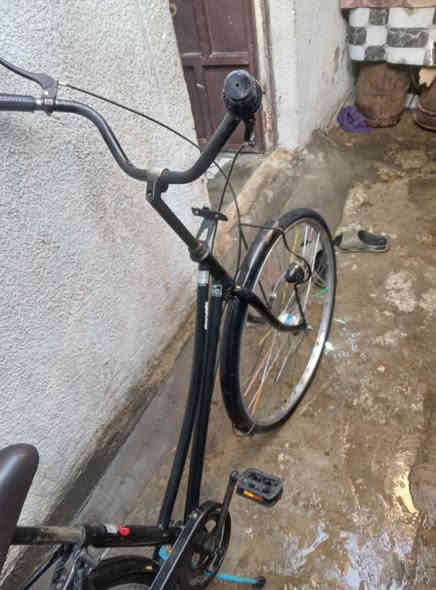 السلام عليكم باسكل بناتي حجم 27كامل ياباني بي بس الويل الامامي بي شويه عواج المكان الحريه الدولعي السعر  90وبي مجال خاص موجود ***********
