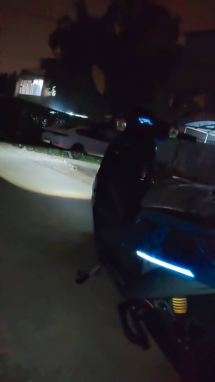 السلام عليكم
دراجه شحن 🔋⚡

عدد البطاريات 6

مواصفات الدراجه  شحن

1. 6بطاريه ليثيوم

2. بصمه تشغيل عن بعد 

3. آنذار سرقه 

4قفل استيرن 

5. لايت عالي ناصي +دبل اشاره 

6. منفذ يويبس 
7.كارت ويا يجي يصير تلفون تربط
دراجه اي نقص ما بيها من البيت شغل, السعر 950  
رقم الهاتف ***********
2.سويج 2بصمه 2  كارت 2
