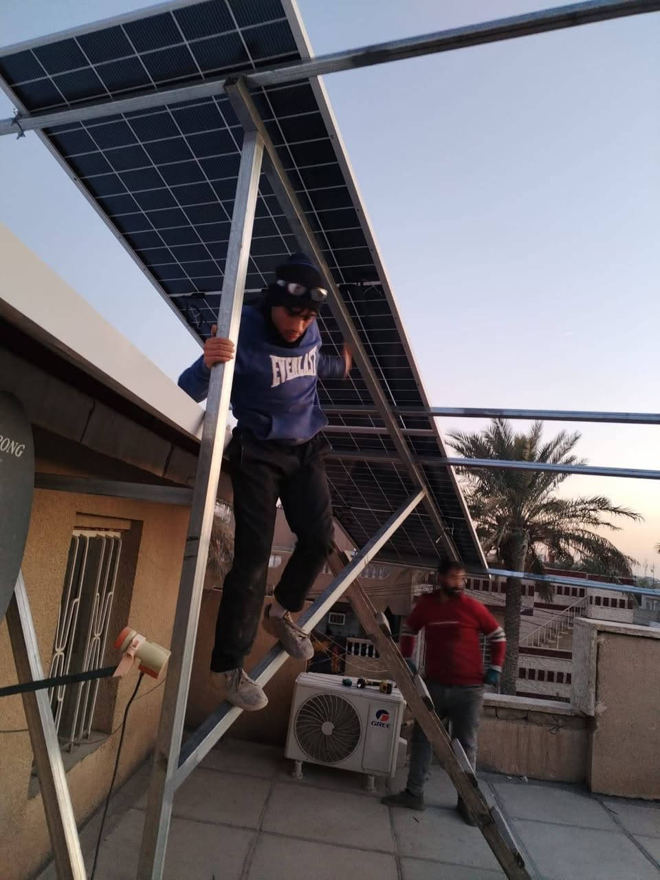 كادر هندسي متخصص في تنصيب منظومات الطاقه الشمسيه تواصل على واتساب
***********
