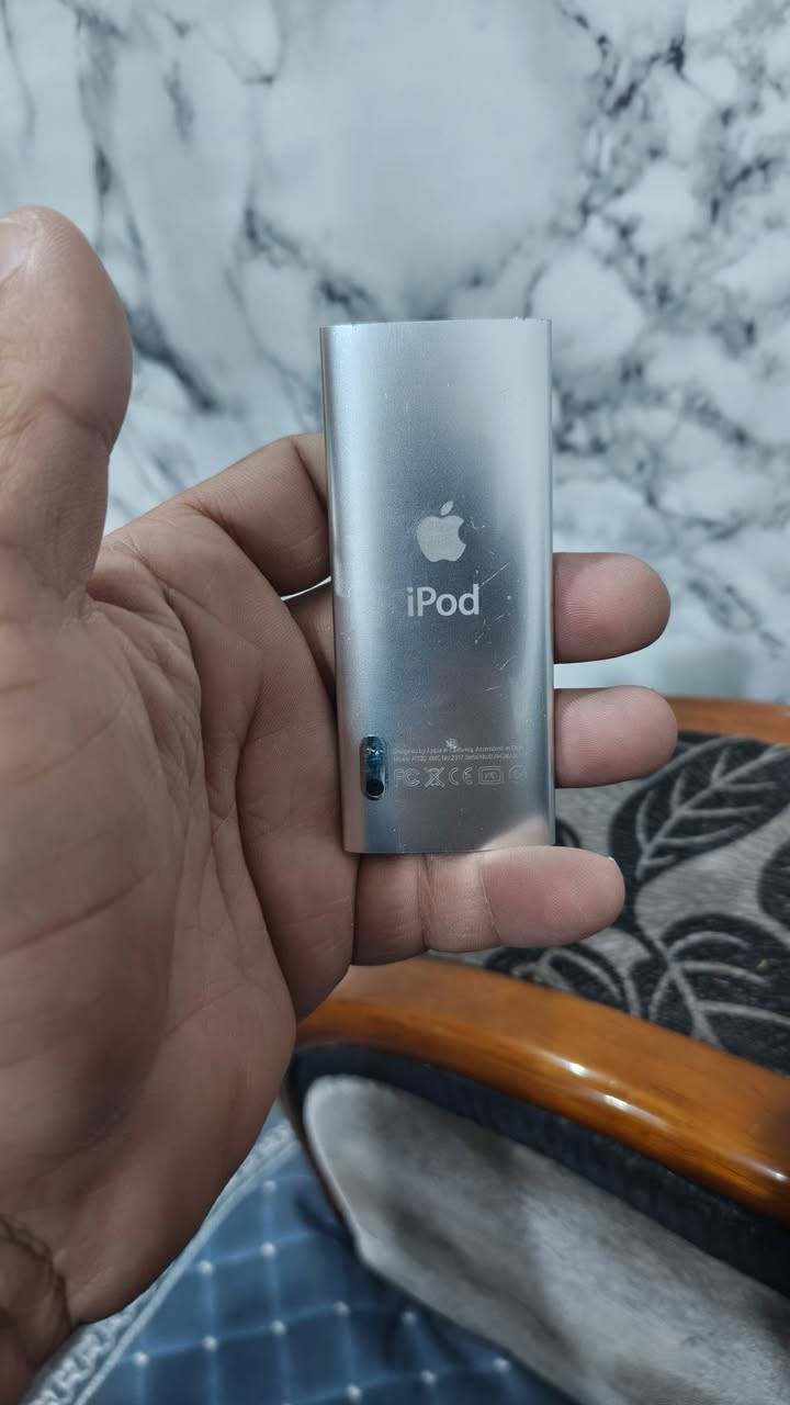 سلام عليكم ايبود تج لمس وايبود نانو ذاكرتهم ثنينهم ٨كيكا نانوا بطاريته  تعبانه بس يشتغل على باور بانك طبيعي بس مابيه ولااغنية حذفتهن كلهن لان اجنبيات والتج لمس متروس العاب مابيه اغاني ولااي شي فقط العاب مابيه شي بطاريته زينه للبيع اومراوس شنوا عندك  البصرة ماعندي توصيل  ملاحظة كيبل شحن واحد للذلك ابيعهن لو ثنينهن لو مراوس بيهن ثنينهن  ***********
