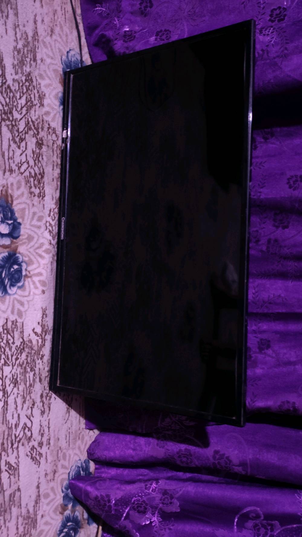 سلام عليكم 
XBOX360 للبيع
يحتوي على 30 لعبة
جوستك واحد
+ مع بلازمة حجم 32 ( هدية) 