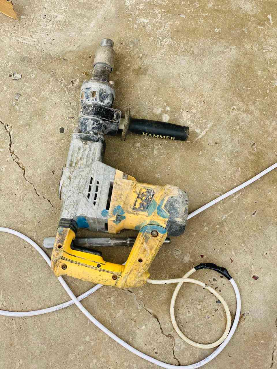 عدد للبيع
▪︎ مولد عدد 2  #الواحد ب 75   شرط حبل واحد

▪︎ جك همر كبير عدد 3  #الواحد ب 70 

▪︎ جك همر وسط عدد 4  #الواحد ب 40 

▪︎ دريل زرف وتكسير  #الواحد ب 35 

للأستفسار بس رمش ***********
