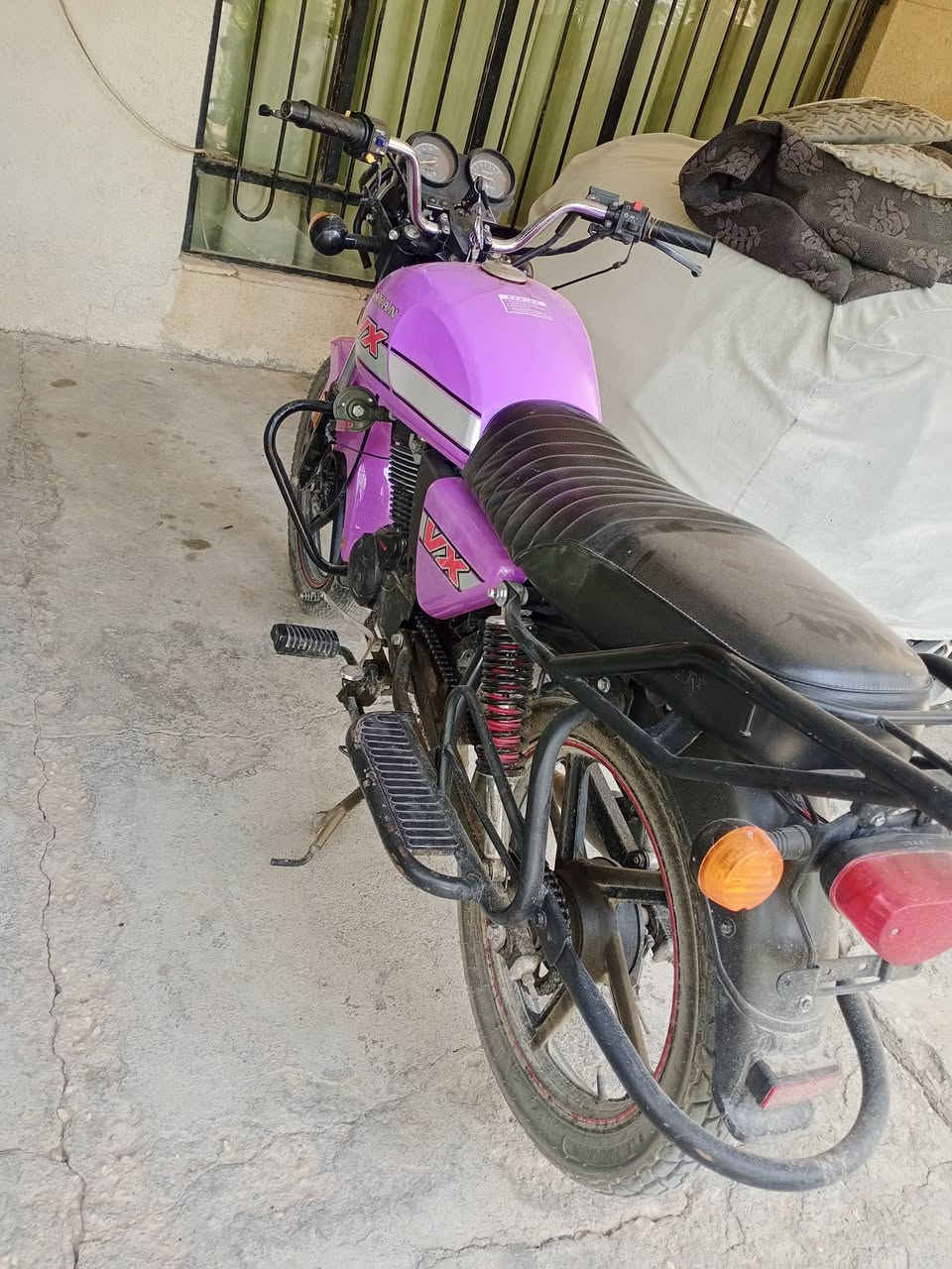 دايون نفخ للبيع موديل 23اوراق أصولي وصل معرض محرك 200كتابه حمره دراجه نضيفه كلش احلا من الصور سويج سجينه عدد 2 المسيب ***********السعر 1800وبيه مجال
