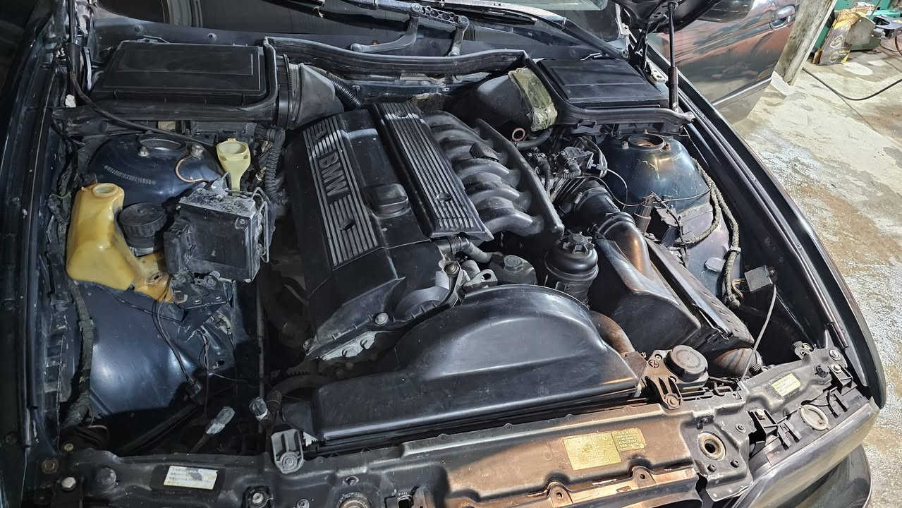 السلام عليكم
بي ام صقر موديل 97 للبيع 
رقم بغداد تحويل مباشر تبريد حداديه تخم تايرات جدد 
ظعف بالمكينه السعر 60
بيها مجال قليل للاستفسار الاتصال بالرقم ***********
