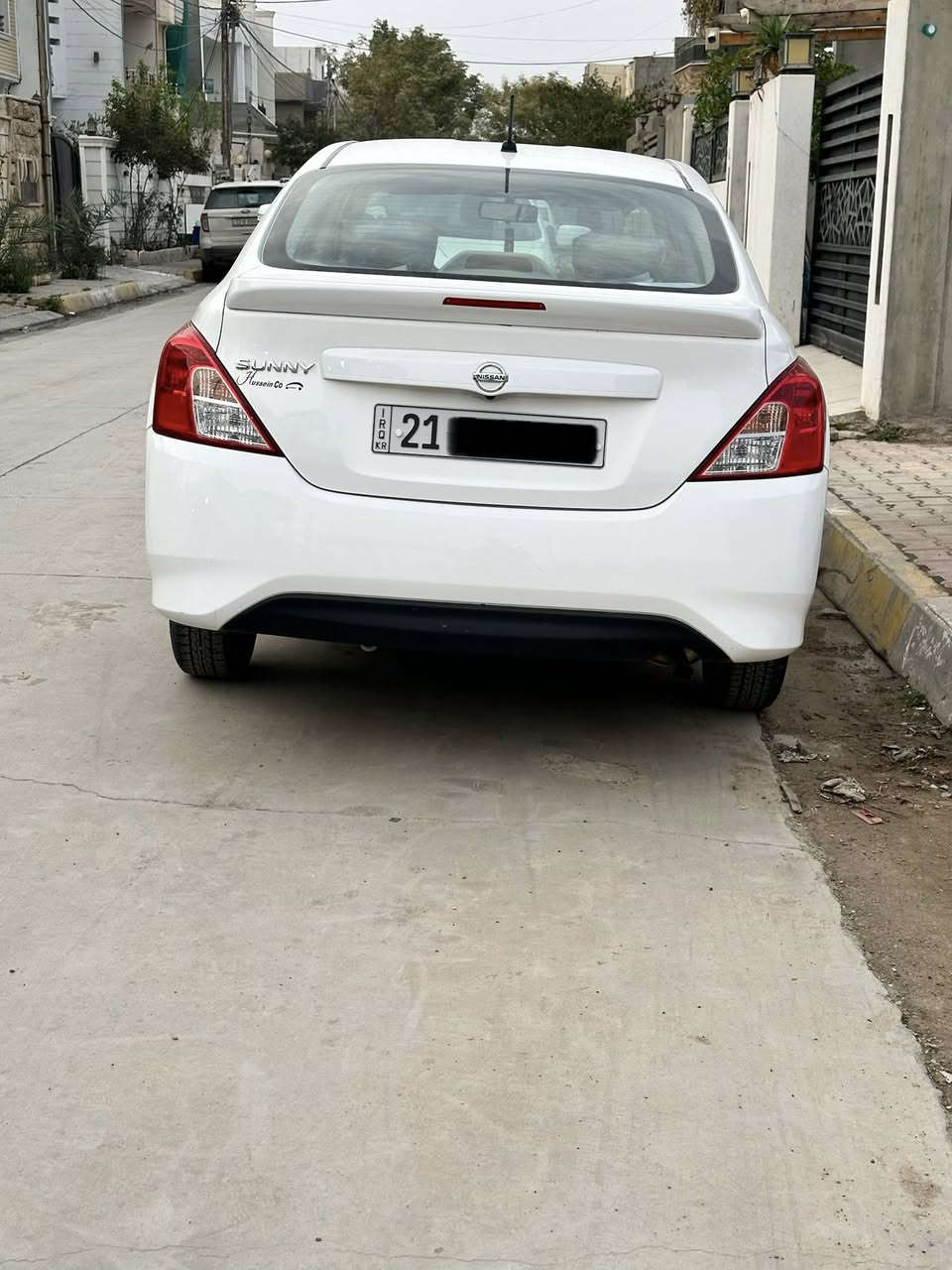 NISSAN صني 
موديل :2025
المواصفات: شاشه كبيره . تحكم استيرن جهتين . تبريد قطعتين . اشاير بالمري . اربع جام كهربائي 

ملاحظه: السياره بيها ثلاثه رصعات 
السعر  124 $
للاستفسار:***********
