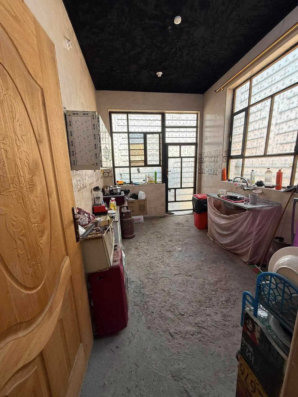سلام عليكم دار للبيع مساحه 140متر يحتوي على غرفه وهول ومطبخ وصحيات وصاله طابو زراعي سند 25 تحويل مباشر 
الموقع يم شارع 100 يبعد عن الشارع العام 70متر لاستفسار اكثر ‭***********‬
