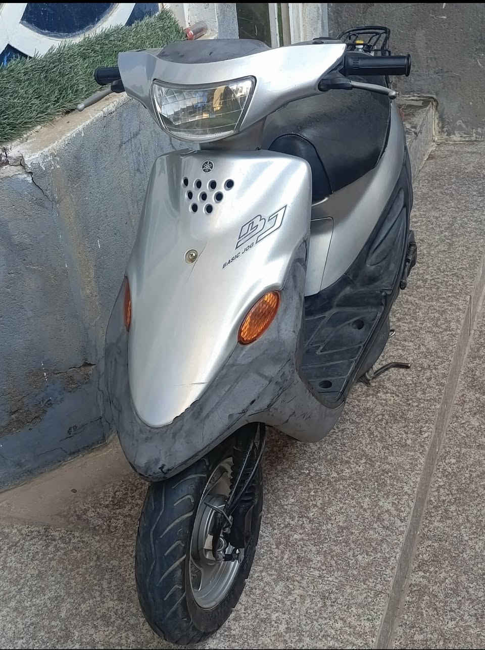 السلام عليكم 
للبيع بيجي فحل خطين لون سلفريه وكاله شرط الفحص برغي مامفتوح وصل حاويه موجود وكتلوك مال اليابان موجود صار فتره قليله من طالعه من الحاويه شلعه معدل نعومه (دراجه حاويه)الشراي يتصل وعيوني اله مكاني ناصريه مركز ***********
