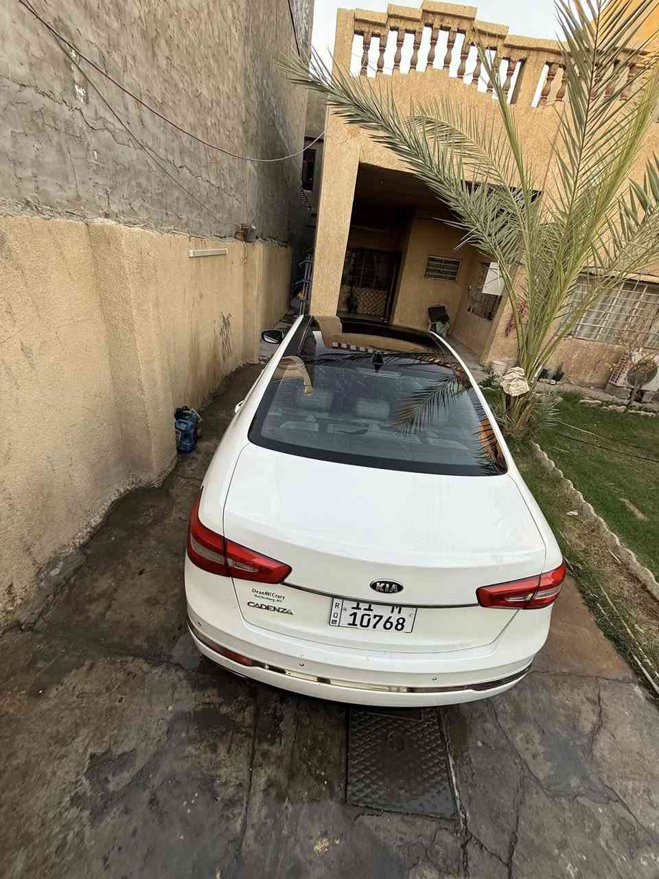 السلام عليكم 
كادنزا 2015  امريكي  بيهة 3 قطع صبغ فقط بدون دواخل 
فول مواصفات 
المواصفات 
6 سلندر 3300
بصمه تشغيل 
بصمه ابواب  +جنطه
بانوراما 
كشنات جلد 
كشنات تدفئه-تبريد
كشنات الامامي كهرباء 
برده خلفيه 
لد امامي 
كشن خزن 
كامره خلفي
حساس خلفي 
تحكم ستيرن متكامل 
تبريد قطعتين 
تبريد بيانو  
تدفئة تبريد ستيرن
مري قلاب +اشاره
ماشية : 135mi
مناقصها اي شي
السيارة بإسمي رقم بغداد دولي 
السعر : 135 ورقة وبيها مجال

مكانهة بغداد الزعفرانية
***********
