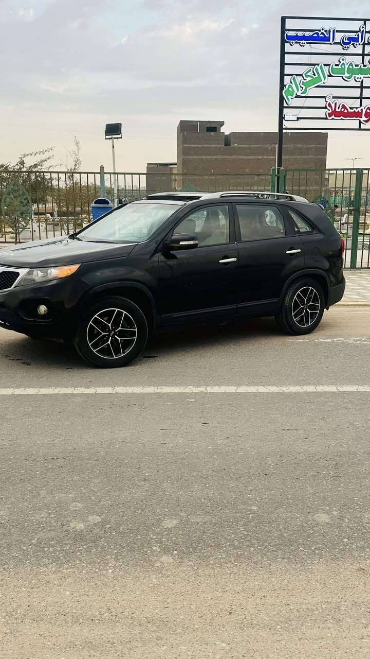 سلام عليكم اخوان سياره سورنتو موديل 2012سياره (بانزين 6سلندر).  دخول جديد كص جنطه متومه وكامله شمالي سياره تخم تايرات مكينه كير حداده تبريد تدفى شاشه فول مواصفات فتحه 7راكب كشنات  كهرباىيه سياره حلوه مكان سياره بصره للستفسار *********** سعر 58وبيها مجال
