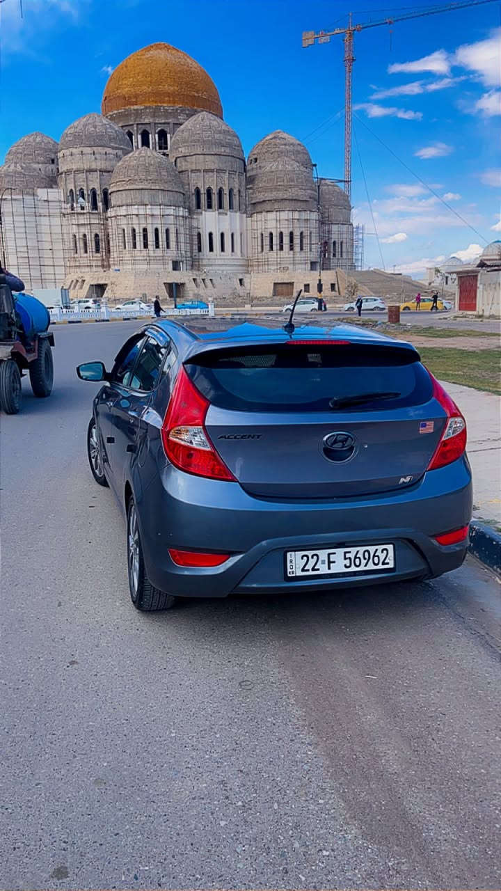 اكسنت مديل 2017 فول موصفات 
هيتر كشن
فتحه
تحكم جهتين  
السياره جاهزه 
بيه جملغ امامي صبغ وباب صارت بمريكه 
وجملغ خلفي بل موصل 
للستفسار الاتصال عل رقم ***********
