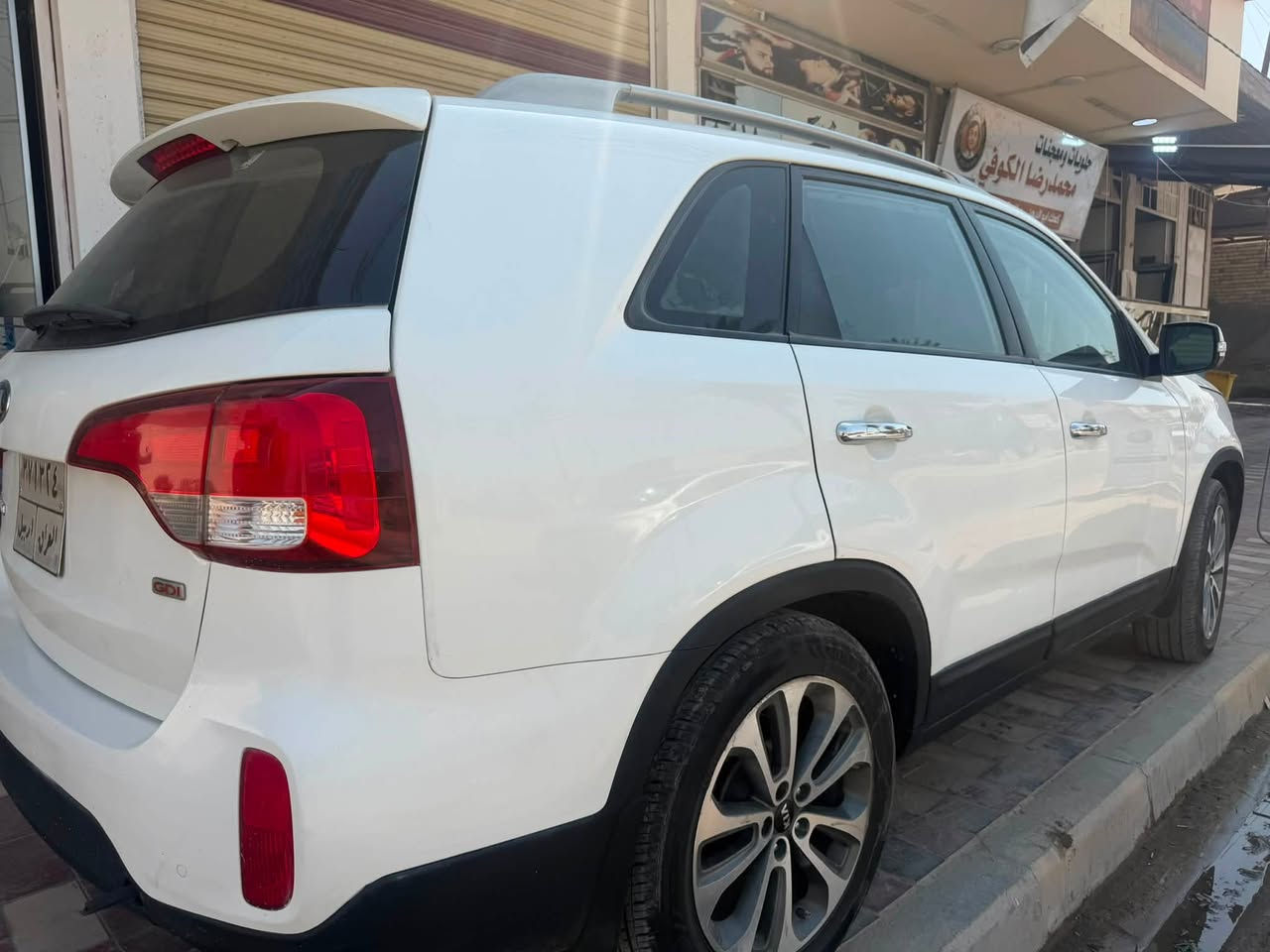 سورنتو موديل  2014 4سلندر السعر130 بيها صبغ اثر شخط وعندي تصوير السخط المكان نجف كرفه رقم الهاتف ***********
