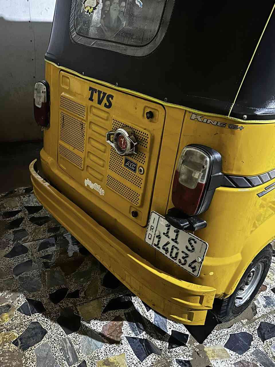 سلام عليكم شباب تكتك للبيع مديل 21 كفاله عامه رقم وسنويه تحويل ثاني يوم سعر 7وبيها مجال عنوان بغداد حي ور رقم ***********
