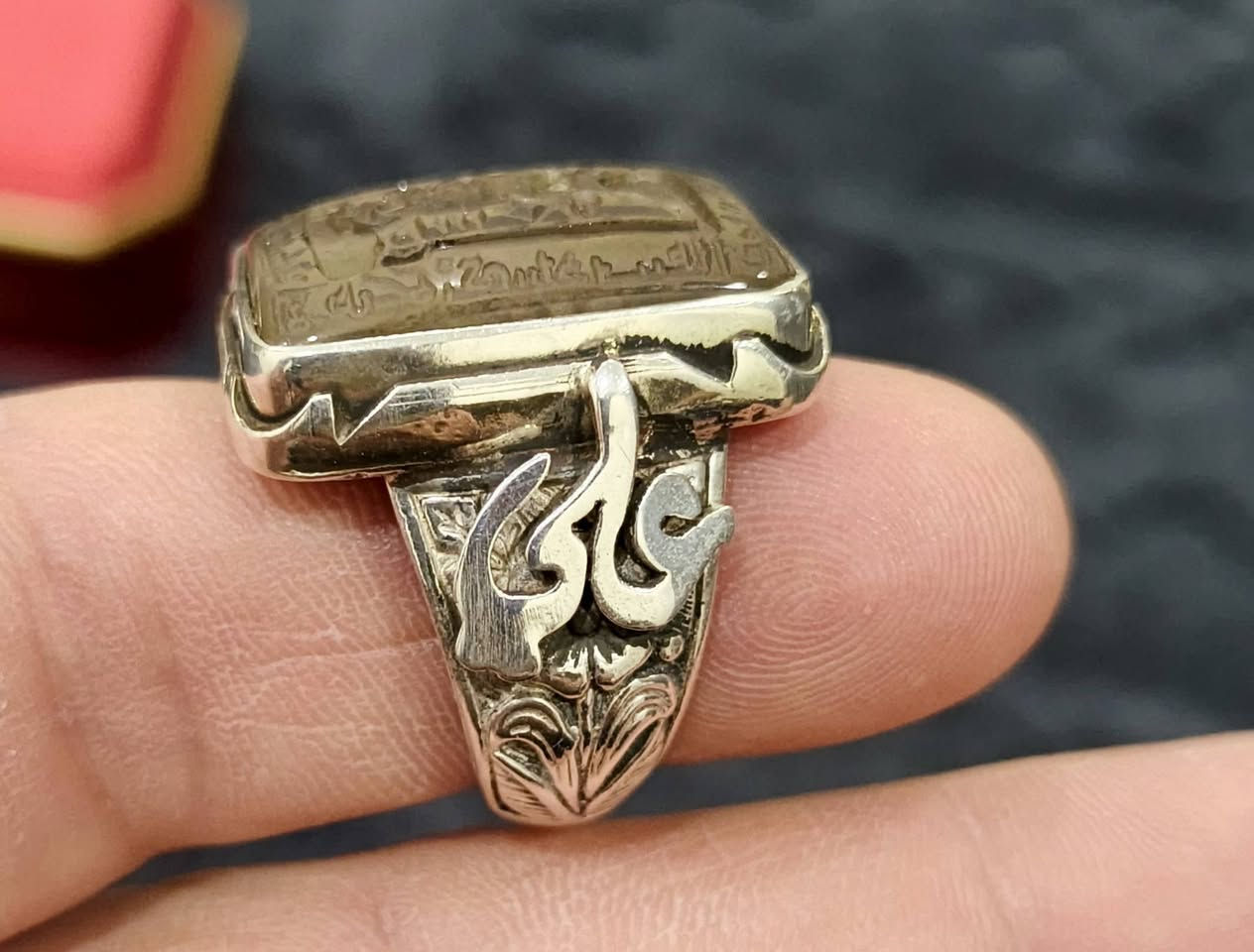 السلام عليكم خواتم واحد يماني  كبدي ذمة والثاني در نفطي نجفي ذمه مخطوط صياغة يدوية ثقيلة سعر المحبس الواحد (٦٠٠) ألف دينار والي  ميعجبة السعر خلي يعبر المنشور لا يعلق تحياتي الجميع


**إذا كنت صاحب هذا الإعلان وتريد حذفه لأي سبب، رجاءا أرسل رسالة إلى الدعم الفني**