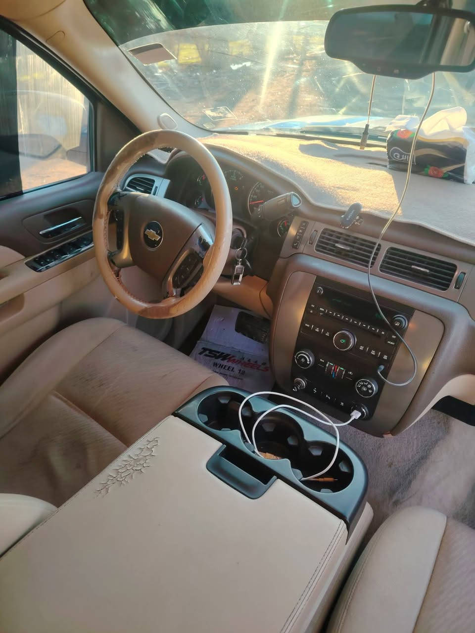 تاهو ادوات
موديل 2011 خليجي

كفاله من كص وعشاير 

السعر 90 وبيه مجال تترقم 

للاستفسار اكثر اتصل علرقم***********
