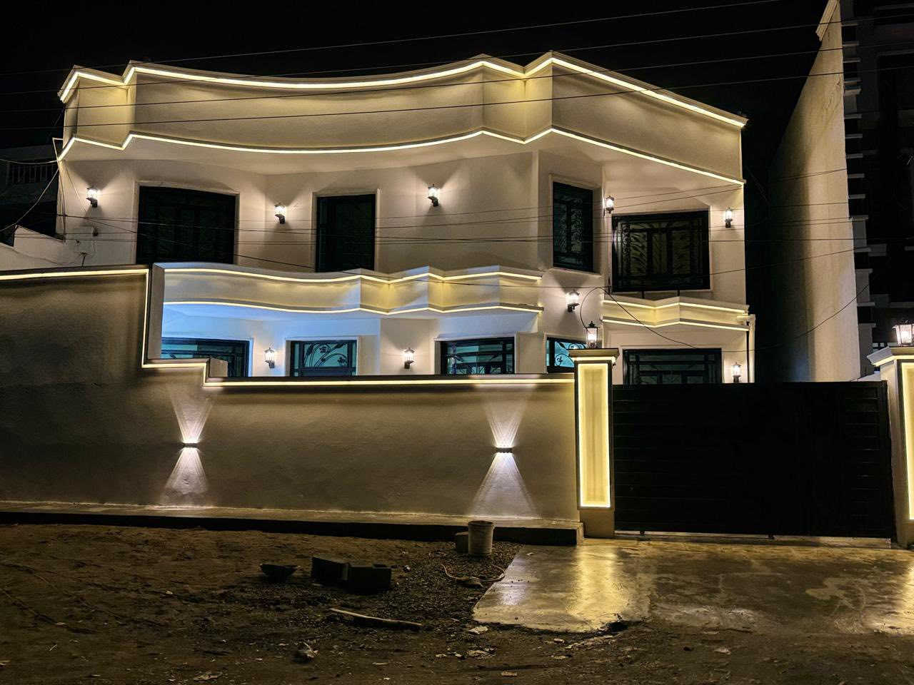 صلاح الدين
بيت 300م للبيع
صلاح الدين مقابل المثنى
شارع 50م جامع محمد رسول الله
الواجهه 15 والنزال 20
البيت بي 4 غرف نوم 
وصاله كبيرة واستقبال 
مطبخ حار بارد
5 صحيات و الطابق الثالث بيتونه ومشتمل فوك بي غرفتين ومطبخ ومجمع صحيات وموزع
للاستفسار ***********
