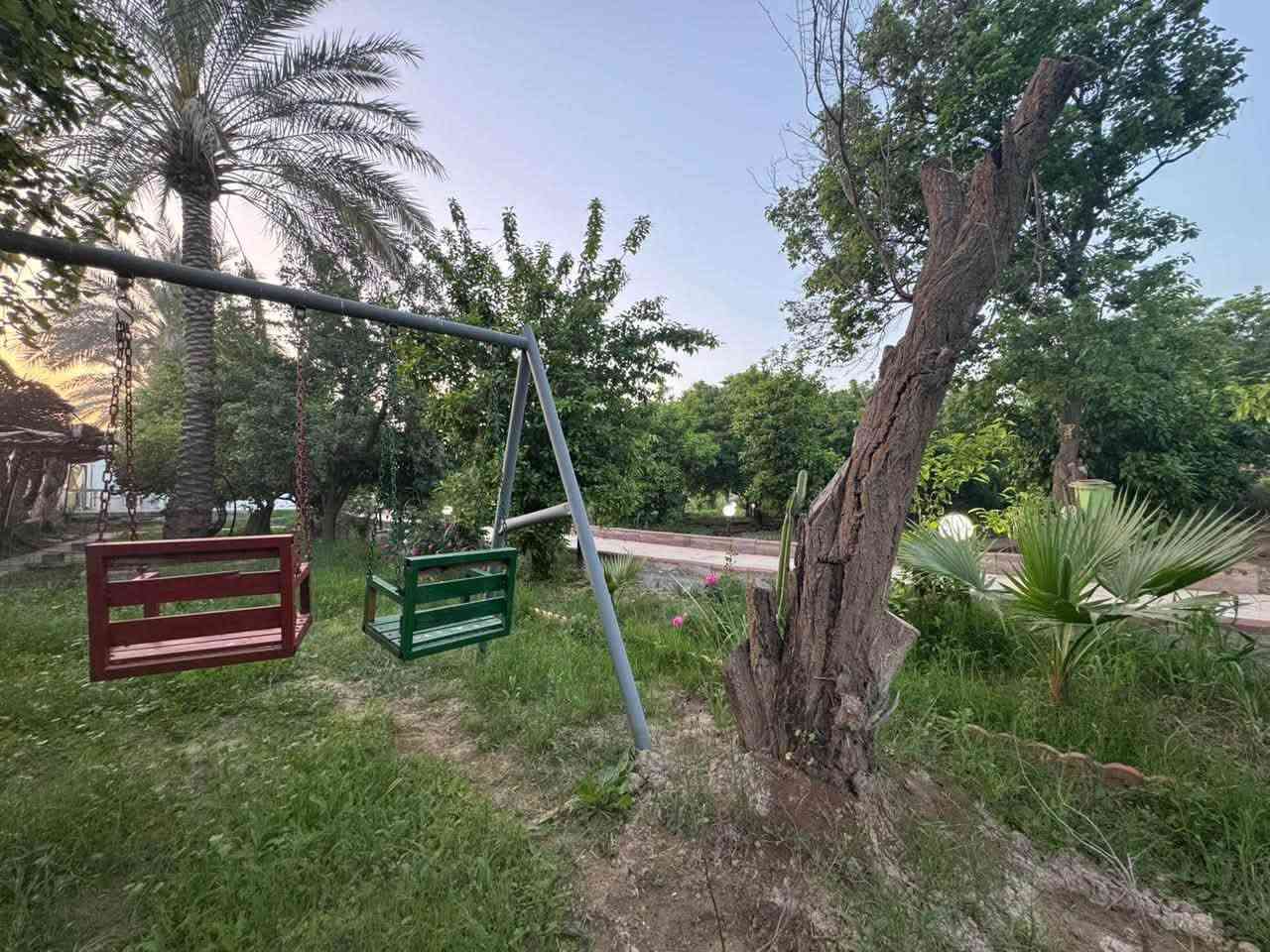 بستان ملك صرف زراعي المساحة دونم ونص الواجهة ٥٠ والنزال ٧٥ مسيجة بي ار سي وقرميد 

مي اسالة - مي سقي - بير ارتوازي - كهرباء وطنية- كهرباء مولدة - دار استراحة مساحة ١١٠ متر 

يحتوي اشجار (عرموط- مشمش- زيتون - حمضيات -نخل)

المكان بغداد_ الراشدية- منطقة الساده البو حياة-بلوك المهندسين 

***********
