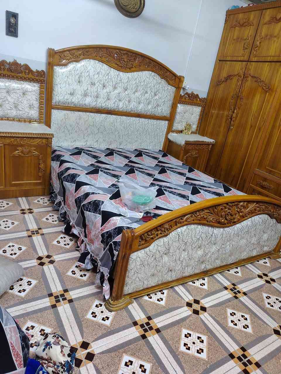 السلام عليكم عندي غرفه نوم للبيع خشب صاج بدون زاويا شغل تفصال مومال مال معرض السعر مليون وبيها مجال عنوان موصل جانب الايمن الاتصال عل رقم ***********
