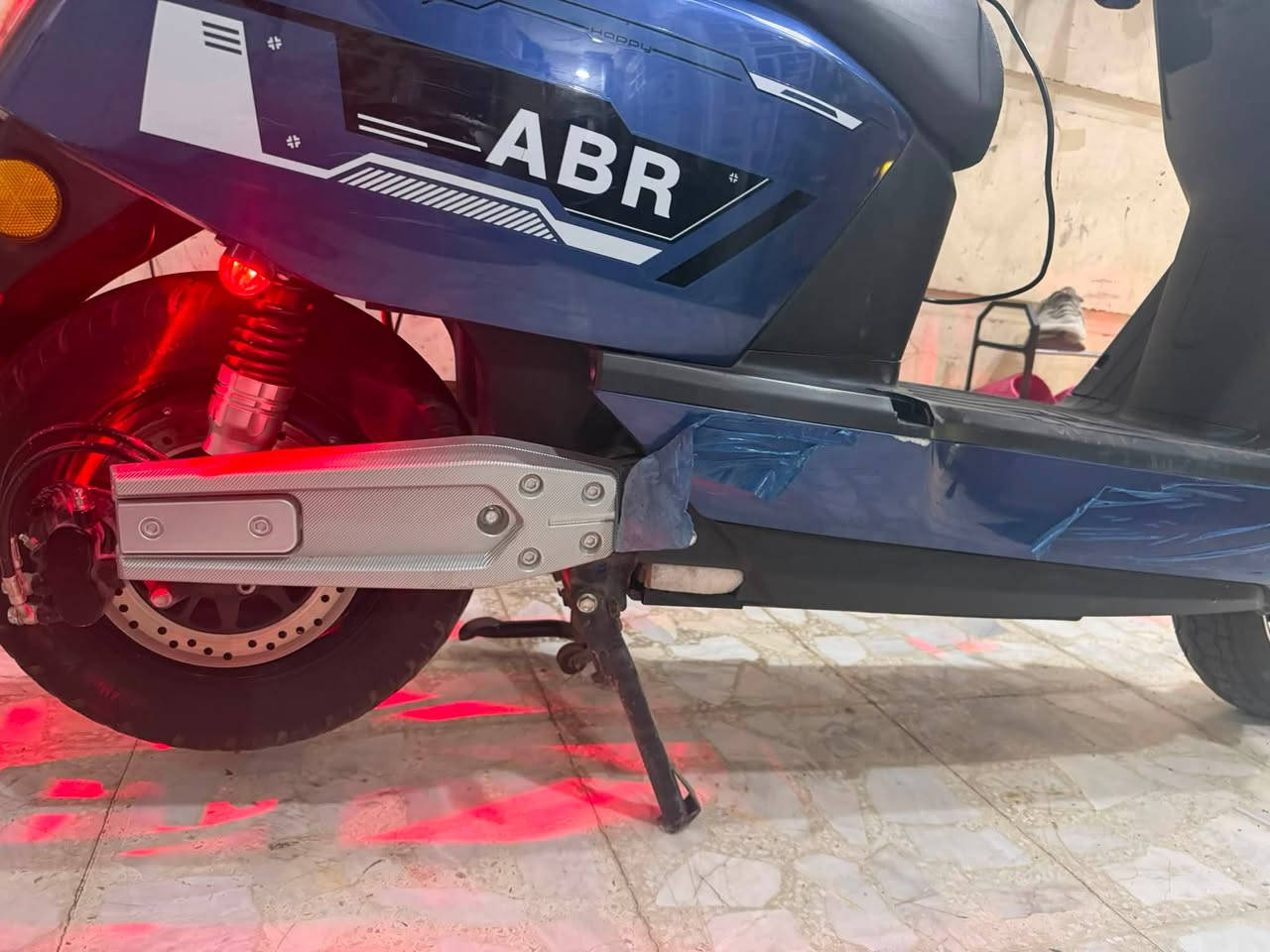 سلام عليكم
دراجه ABR (أي أي ) للبيع الدراجه كلش نضيفه مثل ما موضح بالصور تمشيك بالشحنه الوحده من 70 _75  كيلو وسرعته كلش حلوه مال أماكن بعيده 

تشغيل عن بعد 
بيها نضام R بك

(بصمه وسويج وكارت)

سرعته تعبر ال95 

الشحن من ٥ إلى ٦ ساعات تفولاذا خاله صفر

 بيه شاشه كلش حلوه 

أي عطل بيها راح يبين عندك بالشاشه 

صارلي شهر و١٠ أيام من مشتريه 

سعره 900 وبيه مجال للشراي  

متواجد واتساب وع الخط 

***********
