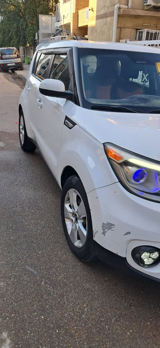 السلام عليكم كيا صول موديل ٢٠١٨ للبيع 
رقم سليمانية محرك ١٦٠٠ gdi مواصفات اعتيادية
كير ومحرك مكفولات برغي مامفتوح بيهة 
تايرات وباتري جدد حدادية كاملة جديدة
السنوية لحد ٢٠٢٩ 
السعر ١٣٥ وبيهة مجال للشراي 
للاستفسار اكثر الاتصال عالرقم ***********
