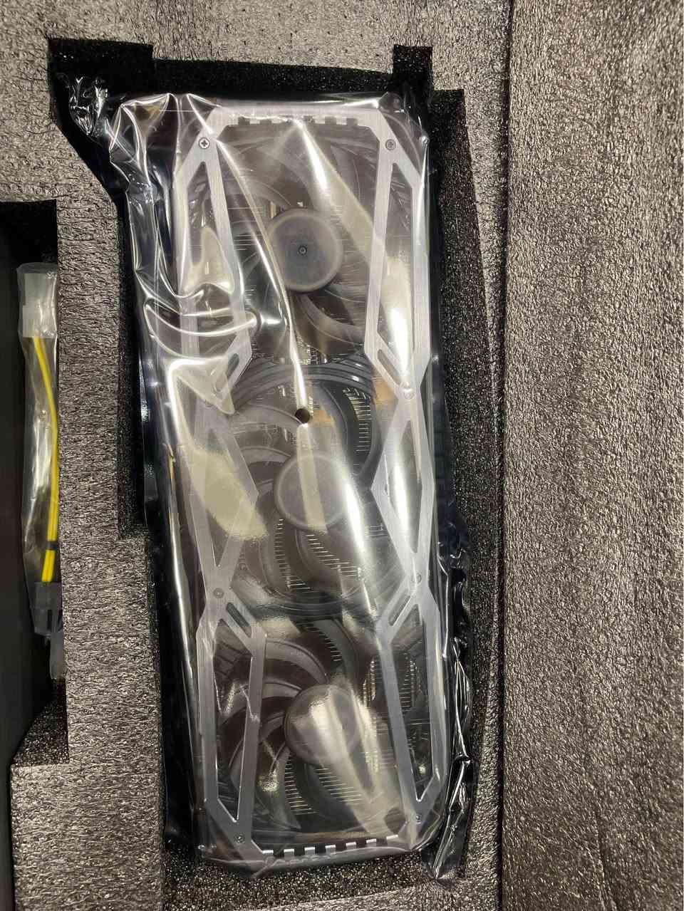 🔥 RTX 3080 Gainward 10GB 🔥  

كارت مخصص للأداء العالي والقوة الحقيقية 💪  
يجي بذاكرة 10GB GDDR6X السريعة حتى يعطيك ثبات وفريمات قوية مع أقصى ضغط بدون تهنيگ أو حرارة مزعجة ⚡

✅ أداء خارق بدقة 4K  
✅ تبريد Gainward القوي وثبات ممتاز  
✅ دعم Ray Tracing و DLSS  
✅ مناسب للگيمنگ الثقيل، التصميم، الرندر، والبث  
✅ استهلاك ممتاز مقابل الأداء الجبار

💥 السعر فقط 585 ألف  
🚚 يتوفر توصيل أربيل, العراق


**إذا كنت صاحب هذا الإعلان وتريد حذفه لأي سبب، رجاءا أرسل رسالة إلى الدعم الفني**