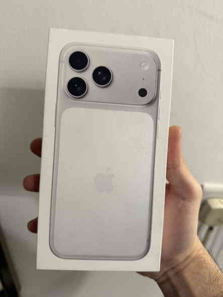 السلام عليكم 
للبيع ايفون 17 برو ماكس اللون المرغوب سلفر شريحه الكترونيه ذاكره 256 جهاز اليوم  فتحته من الكارتون غلفته تغليف حمايه ppf حمايه متكامله نانو وكفر ماك سيف اصلي ولاصق شاشه اصلي بعده مامشحون ولا مره يعني جديد وجاهز بس مشغله السعر مليون و785 مكاني النجف الاشرف ‭***********‬
