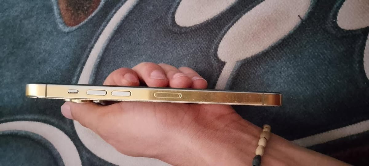 السلام عليكم أيفون 14برو ماكس للبيع جهاز نضيف بطاريه 85 ذاكرة 256 دبل سيمكارت ضهر الجهاز ذهب معيار 24كلش حلو الجهاز مبدل شاشه قطعه اصلية ولفيس ايدي بي مشكله سعر ٧٠٠وبي مجال مكاني بغداد جسر دياله القديم رقم تليفون ***********
