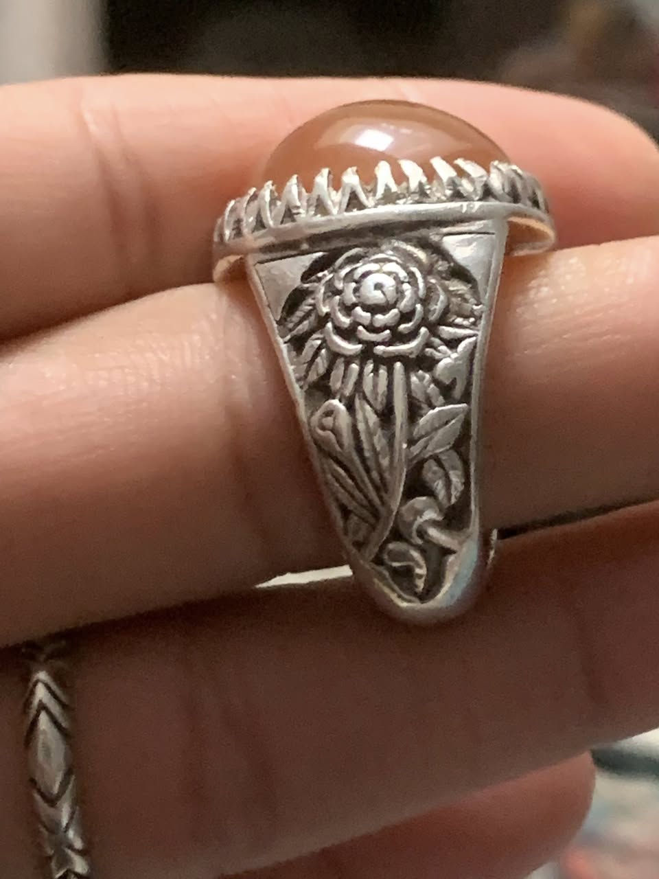 اللهم صل على محمد وآل محمد وعجل فرجهم
عقيق يماني طبيعي جراخه قبة داريه لون مشمشي جميل جداً بالواقع تصوير تعبان كلش

صياغه يدويه ثكيله كلش شغل الكاظميه  يدوي مو قالب ولا طبع نقش وصياغه يدويه ثقيله

سعره ١٧٥ الف نهائي مع التوصيل


**إذا كنت صاحب هذا الإعلان وتريد حذفه لأي سبب، رجاءا أرسل رسالة إلى الدعم الفني**