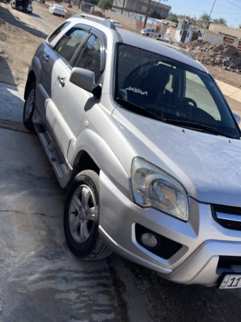 للبيع: كيا سبورتج 2009 (محرك دوش)
المواصفات الفنية:

الموديل: 2009.

اللون: رصاصي  (نظيف جداً).

المحرك: 4 سلندر - سعة 2000 DOHC (دوش) - محرك قوي واقتصادي جداً بصرف الوقود.

ناقل الحركة: أوتوماتيك.

الصدر والميكانيك: بحالة ممتازة، السيارة ناعمة جداً بالمشي.

الحالة العامة:

شاشة : كامرة خلفية +كار بلي

التبريد: تبريد ثلج.

الداخلية: نظيفة جداً، الدشبول والكراسي بحالة الوكالة.

الكهربائيات: كل الأزرار والأنظمة شغالة 100%.

المستمسكات:

الرقم: [بغداد ].

السنوية: [جديدة]، والتحويل مباشر وباسمي 

💰 السعر120] (بيها مجال بسيط للشراي).
 
📍 الموقع: [ديالى - بعقوبة].

📞 رقم الهاتف: [***********]
