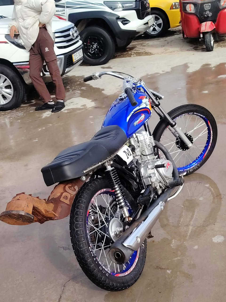 سلام عليكم دراجه للبيع تعمير 25 ولشاصي 21 شلامجه وراق صوليه الدرجه كفاله عامه برغي ما عوزهه والدرجه احله المن الصور   سعرهن معروفا ماتعجبك اطلع كبل الا تصير لوتي 😅🩴. وهاذ رقمي ***********
