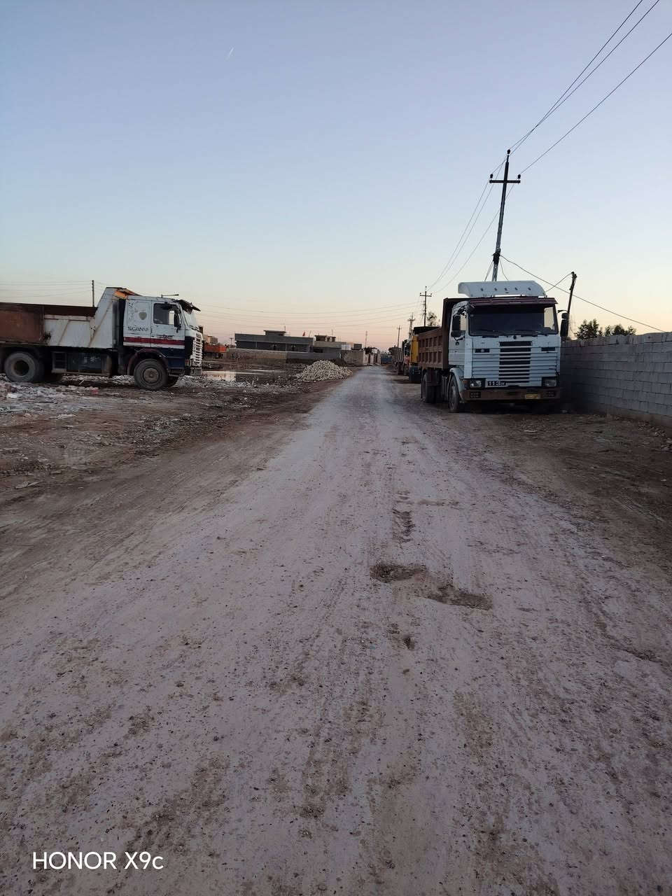 سلام عليكم ورحمة الله وبركاته قطعت ارض البيع بشارع مدرس التراث الهليه مساحت القطعه 400متر خط ثالث رقم صاحب القطلع اليحب يتواصل وياه اني مكلف بل نشر وغير متواجدين عل فيس ***********
