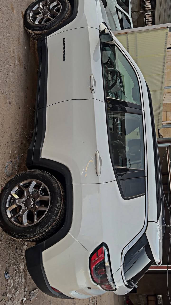 السلام عليكم 
للبيع جيب كومباس 2022 
رقم اربيل تحويل مباشر 
محرك 2400 المرغوب 
فول مواصفات 
بصمة
بانوراما
جلد 
شاشة
كامرا 
تحكم ستيرن 
زنون
هندبريك اوتو 
رادارات مانع تصادم 
تحديد مسار
وبيها هواية مواصفات

ضررها صبغ جاملغ وربع باب والسونار موضح بلصور
بدون ايرباك بدون دواخل بدون شواصي 
ماشية 26 الف مايل 
للاستفسار عن السعر 
وباقي التفاصيل 
*********** 
مكاني بغداد حي الخضراء
