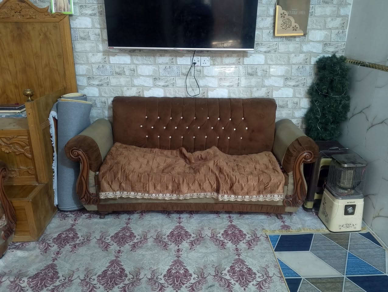 تخم البيع مال قنفات نضيف كلشي ما بي وياه زوياه مال خشاب هم نضيفه اخواني خواتي التواصل عليه هاذا الرقم ***********
