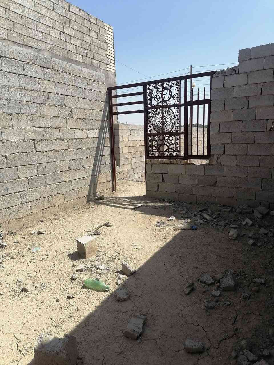 السلام عليكم هيكل للبيع العنوان المدائن الجعاره شارع معمل الحليب المساحه 300 واجهة 10ونزال 30 طابو زراعي 25 خدمات ماء كهرباء تبليط ثالث قطعة على الشارع العام السعر 60وبي مجال ***********
