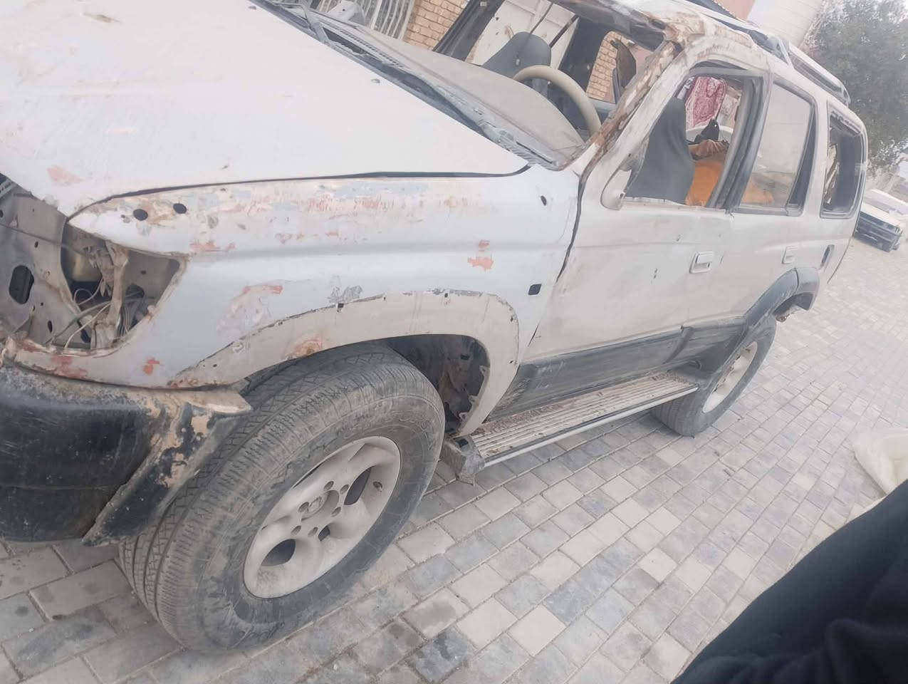 السلام عليكم سيارة تيوتا سورف موديل 2000للبيع مكلوبة مكاني ميسان _العمارة للاستفسار ***********
