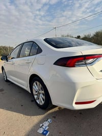 كورلا هايبرد ٢٠٢٤ شكل خليج فول مواصفات ما عده الكشن  ماشية ٢٧الف داخل ...