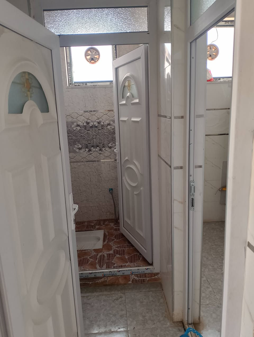 السلام عليكم شقه لليجار طابق ثاني في السماح الثانيه غرفتين هول صحيات مطبخ وستقبال بناء 🏢 حديث فول فول على الشارع العام موقع مميزه التواصل مع مكتب صفوان السنجاري شقق الخظراء او على الارقام التالى ***********اسيا ***********
