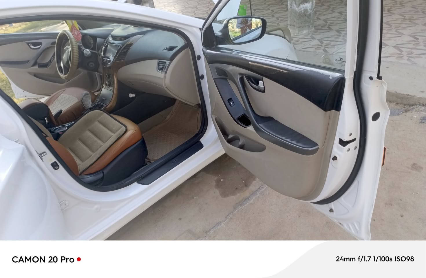 سلام عليكم سياره كفاله عامه بيه كشطات قليله اشاير بلمري بنرامه
سياره كامله تخم تاير حداديه جازه السياره تبيريد 
مديل 20014 تواصل بل رقم ***********
