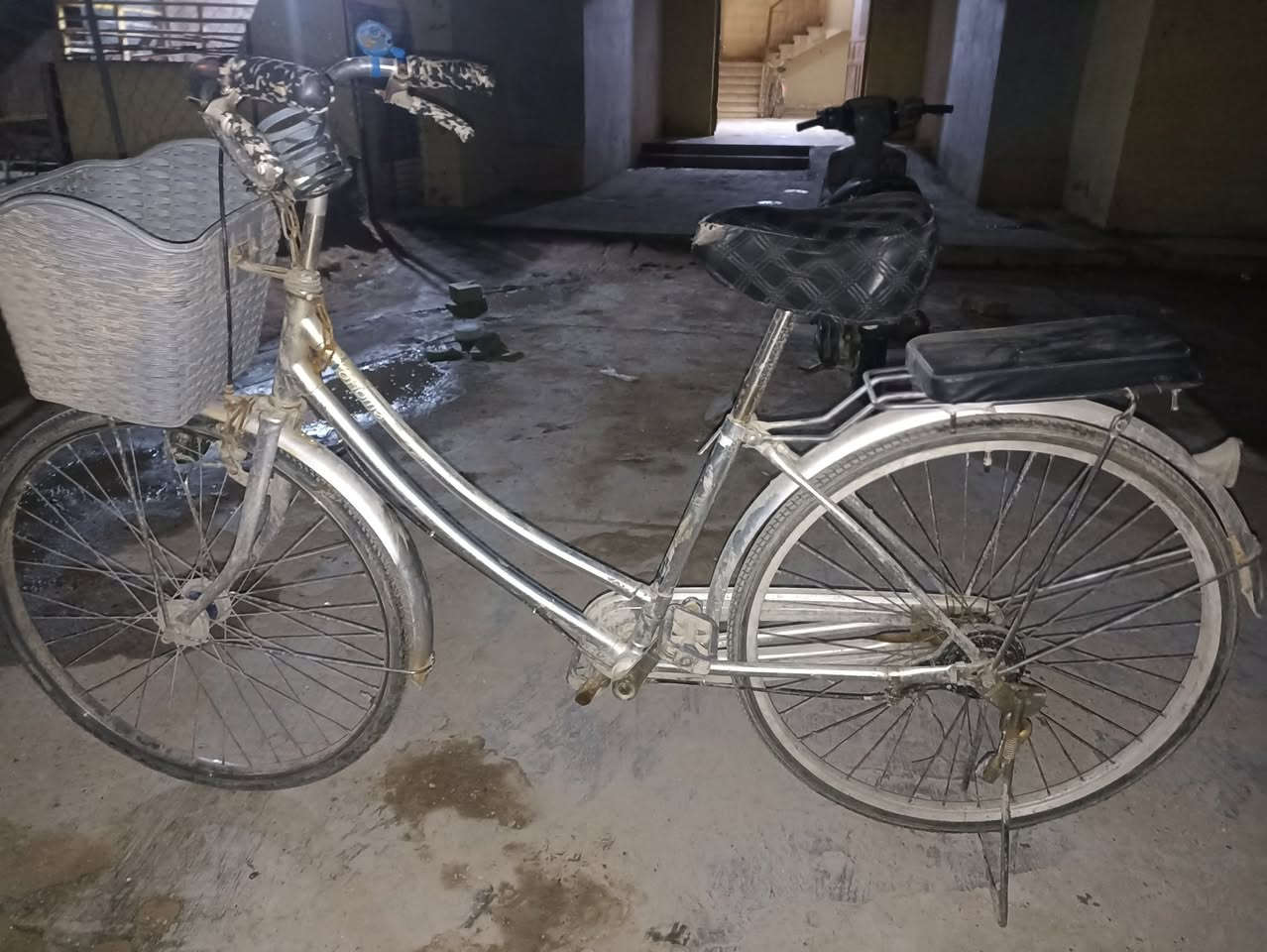 بايسكل ياباني اصلي حجم27اكتب سعرك بالتعليقات اذا عجبني ادخلك خاص❤


**إذا كنت صاحب هذا الإعلان وتريد حذفه لأي سبب، رجاءا أرسل رسالة إلى الدعم الفني**