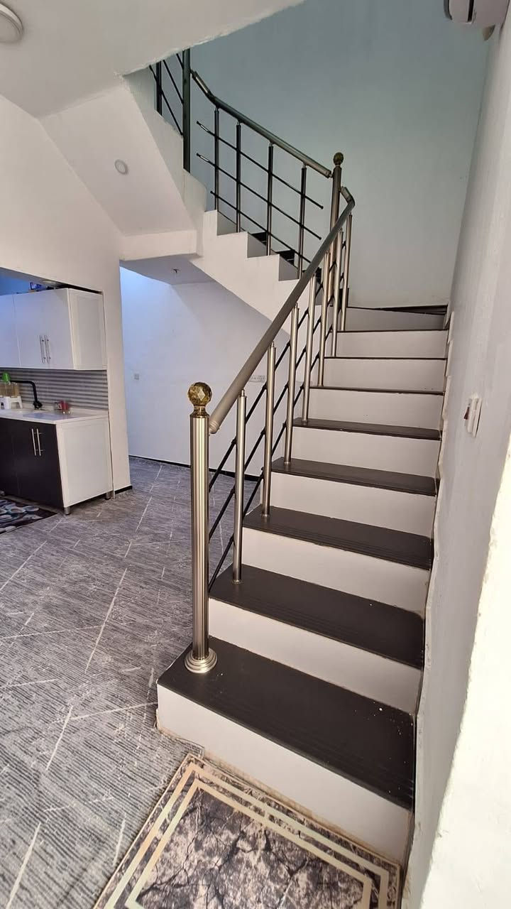 بيت للبيع في التنومه شارع الاطفاء نزلة سيد صباح البيت مدخله من افرع شارع الافطاء ومن كورنيش التنومه شارع الامام علي قرب مدرسة الوادي 
مساحة البيت 100م 
طابو زراعي عراقي اصولي 
السعر 68 مليون مع الاثاث كامل  قابل للتفاوض مبلغ بسيط 
اتواصل 
*********** ابو علي 
*********** حسين
