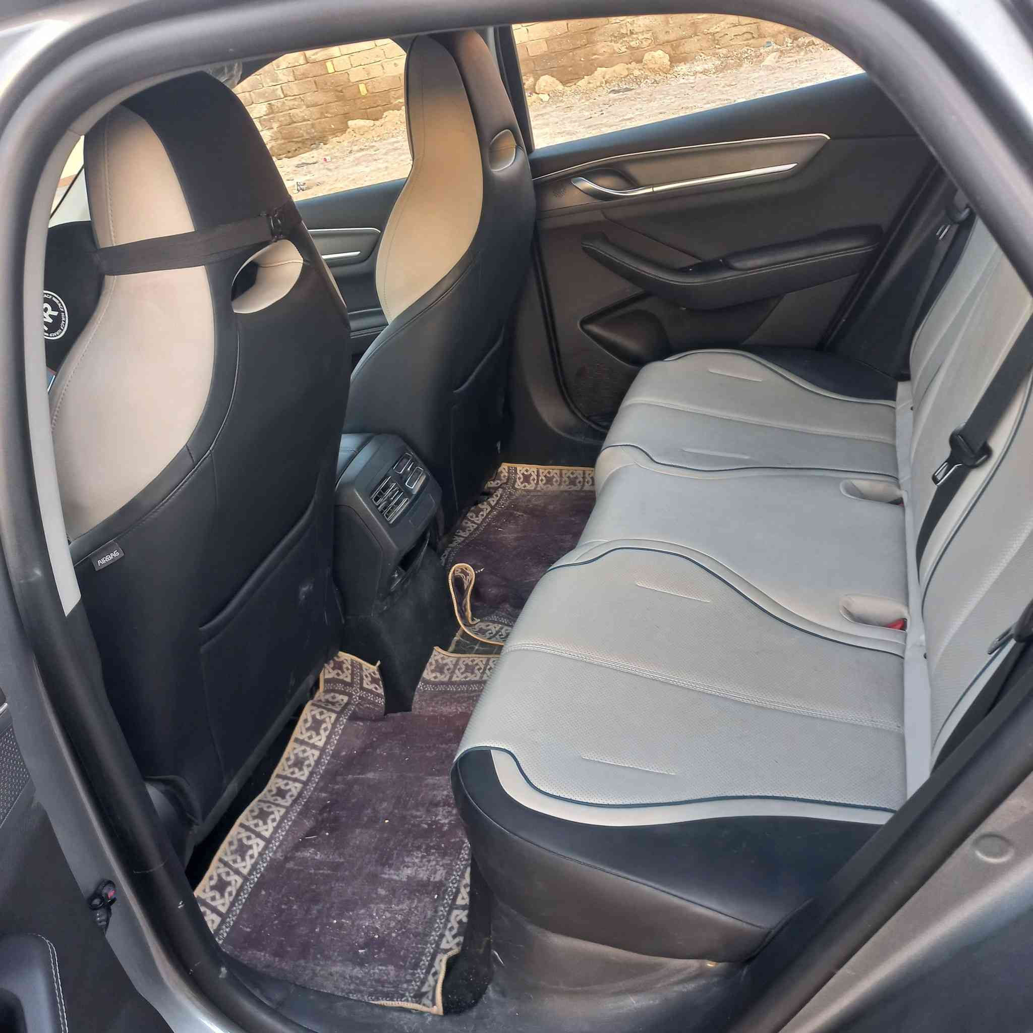 السلام عليكم BYD موديل 2025 مكفولة كفالة عامة بس الدعامية الكدام بيها طخة كد شبر بل لحية رقم بغداد بأسمي السعر 18 مليون مكانه بصرة رقم الموبايل 
***********
