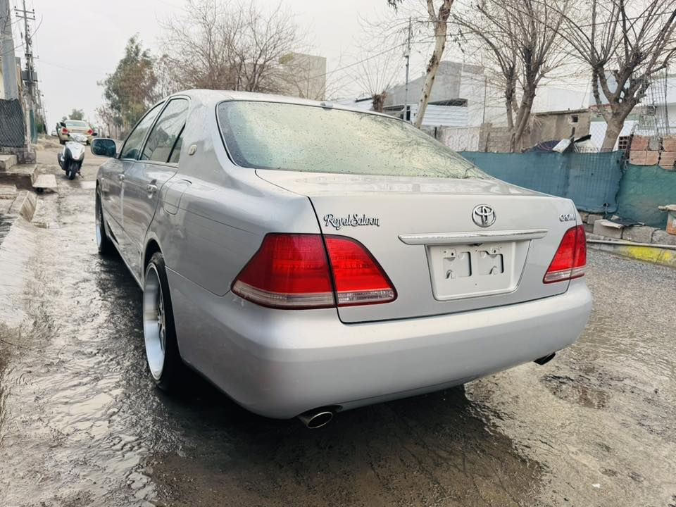 سڵاو لە هەموو لایەک فرۆشتنی خێرا شایینە بڕاوە گێڕو مەکینەی گەورە بێ دوکەڵ سەیارەکە کامل مەسروف کراوە جام دواو پێشی هەڵگیراوە برێک بەستراوە بێ تەقە و رەقەیە چوار تایە و ویل لۆک سپۆرت گەر موشتەریت تێل بکە... 
شوێن / چەمچماڵ
ژ.م/ ***********
