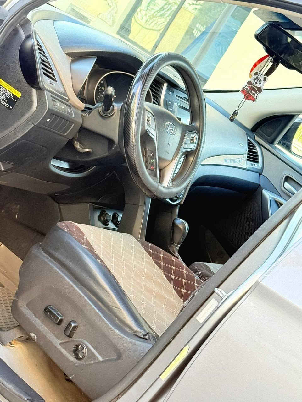 سنتافي موديل 2016 وارد امريكي سعر 130  مع المجال للاستفسار *********** حادثهه شي بسيط   داير جاملغ خلفي بدون داخل وبيهه باب كلير السياره جديده بمعنه الكلمه ماشيه 64 حقيقي  مواصفات كامره خلفيه داوره تحكم استيرن جهتين مثبت سرعه فورويل حداديه  تخم تاير ويل كب كروم حساسات كشنات كهربائي داخل بيجي. تبريد قطعتين ثلج تدفئه شغال مكينه 2400 وكير وضع الشركه مكفولات من الفتح منضومه زينون  السياره جاهزه اي نقص مابيهه سنويه لل28 تحويل مباشر مكان السياره كربلاء
