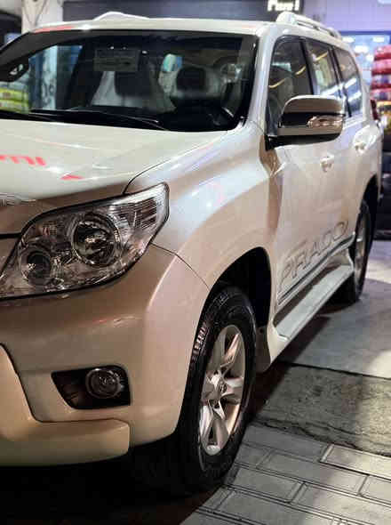 سلام عليكم 
للبيع برادو 2013 TXL كويتي دبل تانكي 6سلندر ماشيه 110 سياره مكفوله بيه شبر صبع ب باب لخلفي عكس سايق سياره جديده مابيه اي نقص رقم بغداد جديد ب اسمي تحويل ثاني  يوم  مكان سياره بغداد سيديه  *********** /
   ***********
سعر 298 بيه مجال
