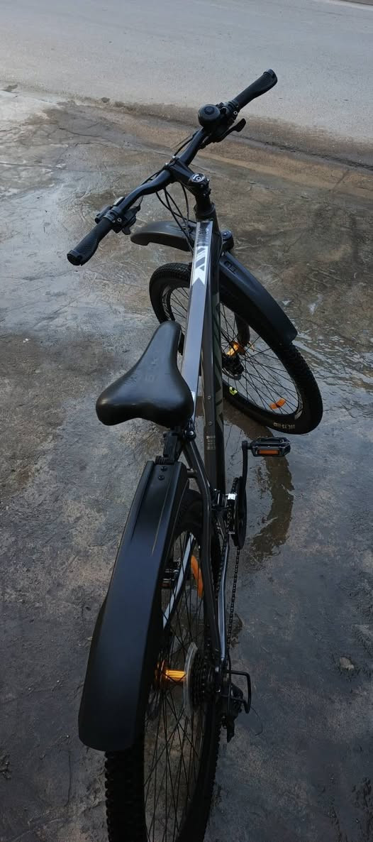 السلام وعليكم
بايسكل الحجم 29 ماركه AViA المنيوم 
بريكات هادروليك دسكات ماركه LMXT
المكينه ماركه microNEW
 الاماميه 8 سرعات والخلفيه 3 سرعات 
دبل لامامي 
العنوان بغداد دولعي 
للتواصل ***********
